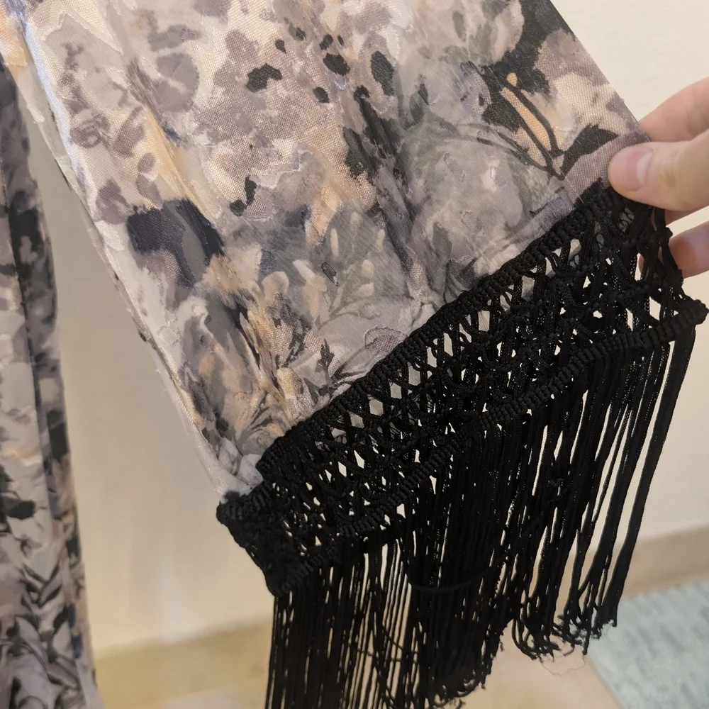 Sans Souci Elegant Black and Gray Women's Kimono